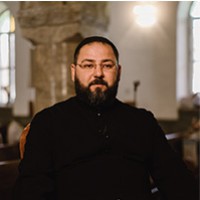 Father Poulos keerde terug na aanval IS